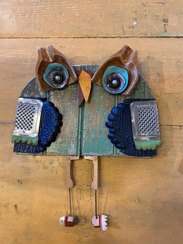 Large wooden owl wall hanging “Zester”