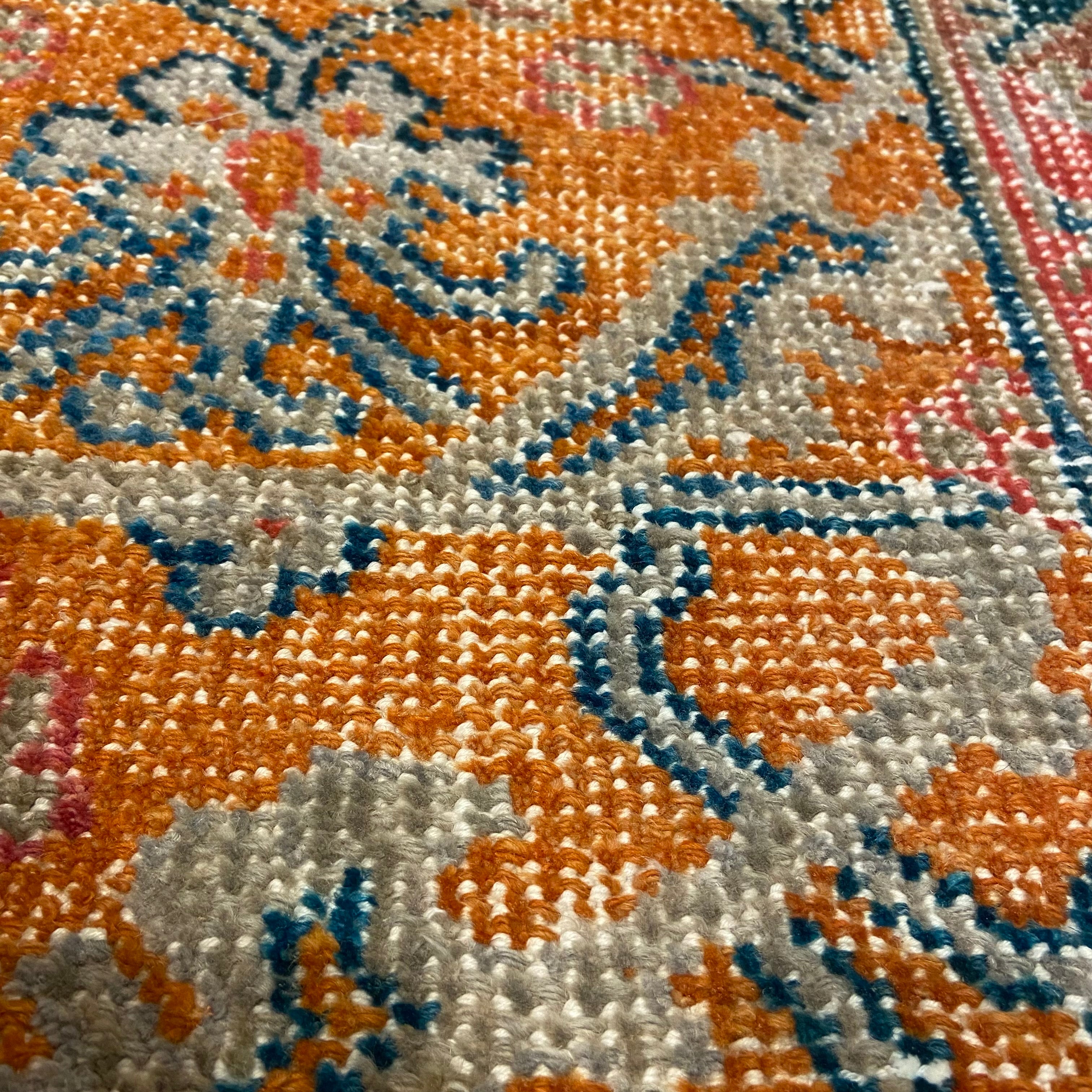 Modern Distressed Collection Rug in Orange and Blue