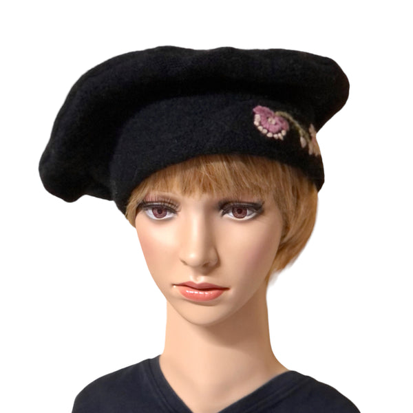 Black wool beret with embroidery